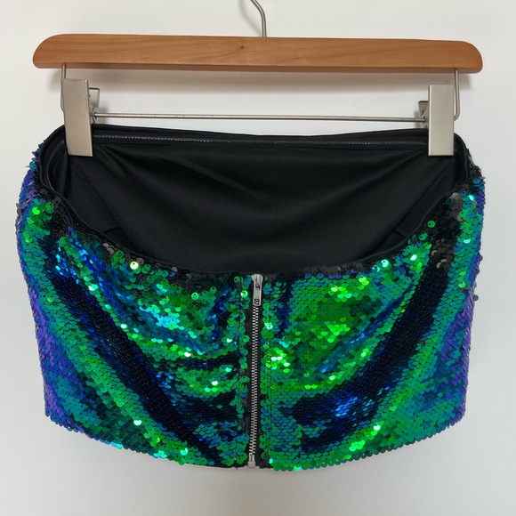 Lulu’s two piece sequin set (crop top & skirt) - Picture 3 of 6